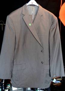 lot 194 image: MENS WAREHOUSE RACK PULL  - KENNETH COLE SUIT - (50R54W)