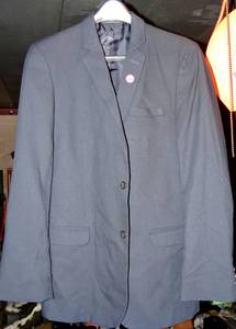 lot 200 image: MENS WAREHOUSE RACK PULL  - CALVIN KLEIN BLAZER BOYS SIZE 20