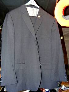 lot 205 image: MENS WAREHOUSE RACK PULL  - JOSEPH & FEISS SUIT (54R52W)