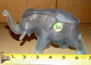 lot 206 image: COOL GLASS ELEFANT STATUE WITH REMOVABLE TOP