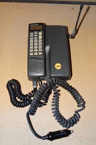 lot 220 image: RARE ORIGINAL DIAMOND TEL CARPHONE