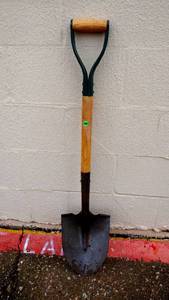 lot 225 image: TEMPERED STEEL SPADE