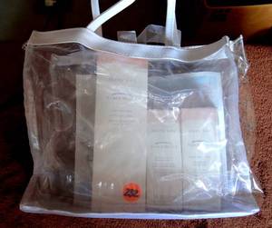 lot 232 image: GIFT BAG OF MARY KAY PRODUCTS