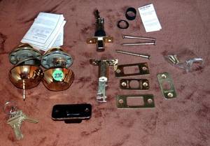 lot 236 image: SCHLAGE DEADBOLTS AND HARDWARE AS SHOWN - 4 KEYS
