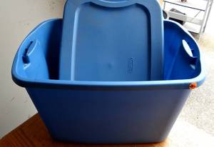 lot 247 image: LARGE STERLING 30 GALLON TOTE WITH LID
