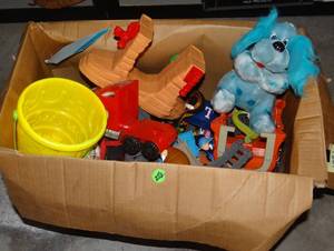 lot 252 image: LARGE BOX OF CHILDRENS TOYS