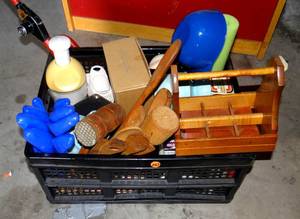 lot 263 image: COLLAPSIBLE STORAGE CRATE WITH ASSORTED ITEM LOT AS SHOWN
