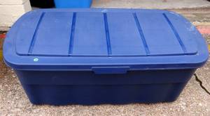 lot 266 image: RUGGED TOTE - EXTRA LARGE 50 GALLON IN EXCELLENT CONDITION