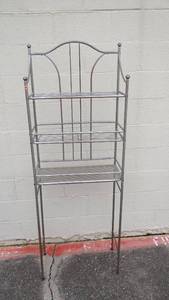 lot 279 image: BATHROOM PORTABLE SHELF