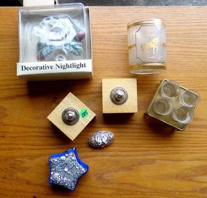 lot 285 image: RANDOM VINTAGE LOT OF CONTAINERS AND GLASSWARE