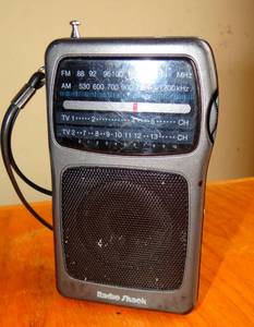 lot 294 image: VINTAGE RADIO SHACK TRANSISTER RADIO