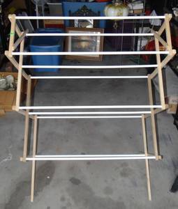 lot 299 image: COLLAPSIBLE WOODEN DRYING RACK