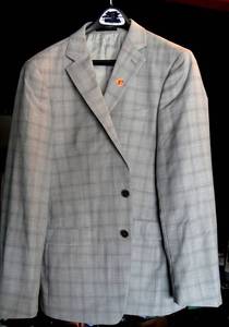 lot 187 image: MENS WAREHOUSE RACK PULL  - CALVIN KLEIN BLAZER (40R)