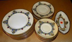 lot 129 image: BEAUTIFUL ENGLISH CHINA - DONCASTER by ROYAL WORCESTER (EXPENSIVE) 1 PLATE $45