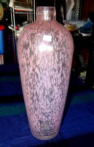 lot 300 image: LARGE DECORATIVE GLASS VASE