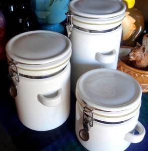 lot 307 image: BEAUTIFUL SET OF CANISTERS WITH LOCKING TOPS