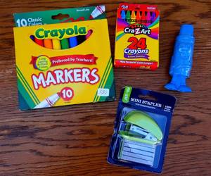 lot 330 image: ASSORTED CHILDRENS CRAFT LOT