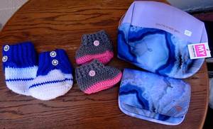 lot 335 image: BABY SLIPPERS AND MAKEUP BAGS