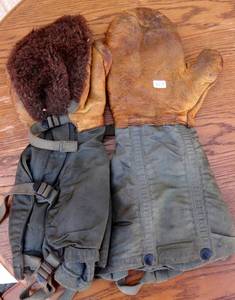 lot 337 image: US AIR FORCE EXTREME ELEMENT WINTER GLOVES