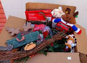 lot 343 image: LARGE BOX OF ASSORTED CHRISTMAS DECORATIONS