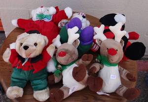 lot 356 image: LOT OF CHRISTMAS PLUSH TOYS