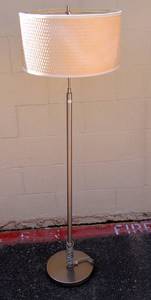 lot 361 image: VERY NICE METAL BASE FLOOR LAMP