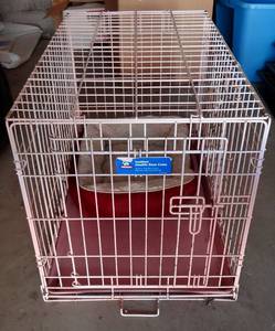 lot 363 image: FASHION DOUBLE DOOR DOG CRATE (30 X 19 X 21)
