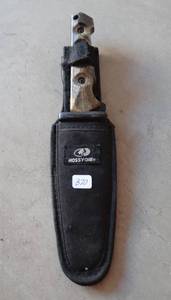 lot 370 image: MOSSY OAK KNIFE WITH SHEATH