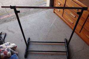 lot 375 image: ADJUSTABLE PORTABLE CLOTHES RACK