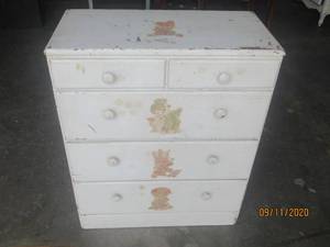 lot 218 image: 5&nbsp DRAWER WOOD DRESSER&nbsp&nbsp26 X 13 X 34 H&nbsp