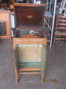lot 222 image: ANTIQUE VICTOR&nbsp VICTROLA TALKING MACHINE&nbsp VV4-3&nbsp