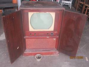 lot 224 image: ANTIQUE RCA VICTOR TV CABINET&nbsp&nbsp26 L X 19 X 37 H&nbsp