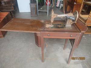 lot 232 image: VINTAGE WHITE ROTARY SEWING MACHINE IN CABINET&nbsp