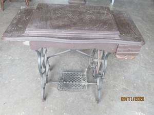lot 234 image: VINTAGE A.G Co MASON TREADLE SEWING MACHINE&nbsp