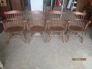 lot 235 image: TOTAL OF 4 WOOD VINTAGE ROUND CHAIR ARM DINING CHAIRRS&nbsp