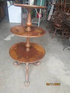 lot 236 image: 3-TIER ROUND PIE CRUST WOOD TABLE WITH CLAW FEET&nbsp&nbsp 43 TALL&nbsp&nbsp15 DIAM , 18 DIAM , 22  DIAM&nbsp