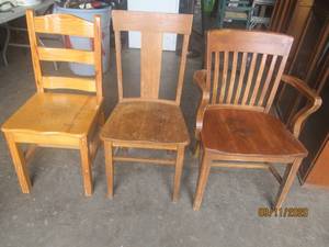 lot 246 image: TOTAL OF 3 ASSORTED WOOD CHAIRS&nbsp