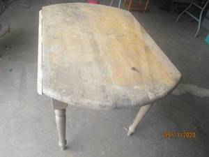 lot 248 image: ROUND WOOD 39 DIAM DROP LEAF TABLE&nbsp