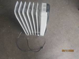 lot 251 image: DELONGHI HEATER&nbsp&nbspMISSING&nbsp WHEEL SEE PIC&nbsp