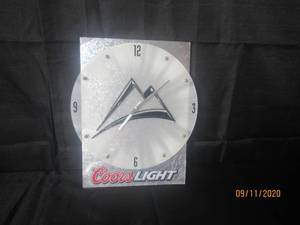 lot 253 image: COORS LIGHT CLOCK 18 DIAM&nbsp