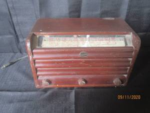 lot 259 image: MINERVA VINTAGE RADIO
