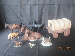 lot 273 image: 8PC HORSE FIGURINE DECOR INCLUDED LARGE ANTIQUE HANDMADE COVERED&nbsp CHUCK&nbsp WOOD&nbsp WAGON&nbsp