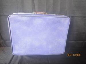 lot 282 image: PURPLE VINTAGE INVICTA SUITECASE&nbsp