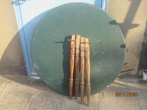 lot 291 image: 41 DIAM WOOD TABLE&nbsp