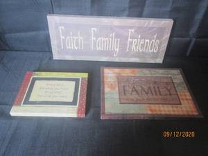 lot 301 image: TOTAL OF 3 CANVAS WALL DECOR&nbsp