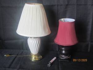 lot 303 image: TOTAL OF 2 TABLE TOP LAMPS