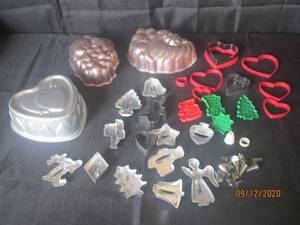lot 309 image: BAKING LOT&nbsp&nbspCAKE PANS, COOKIE CUTTERS,ICING PIPING&nbsp