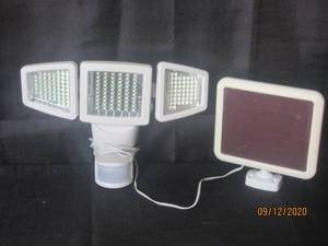 lot 311 image: TRIPLE HEAD SOLAR SECURITY&nbsp LIGHT,WIRELESS MOTION ACTIVATED KIT&nbsp