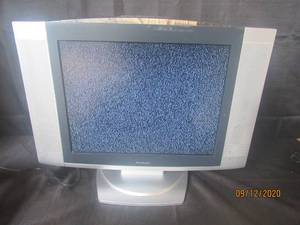 lot 318 image: SYLVANIA LCD COLOT TV 6620LE