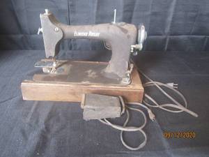 lot 322 image: ELDREDGE ROTARY VINTAGE SEWING MACHINE&nbsp